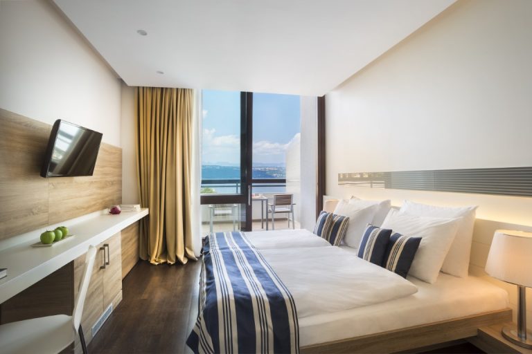 premium double room sea view 3 (medium)